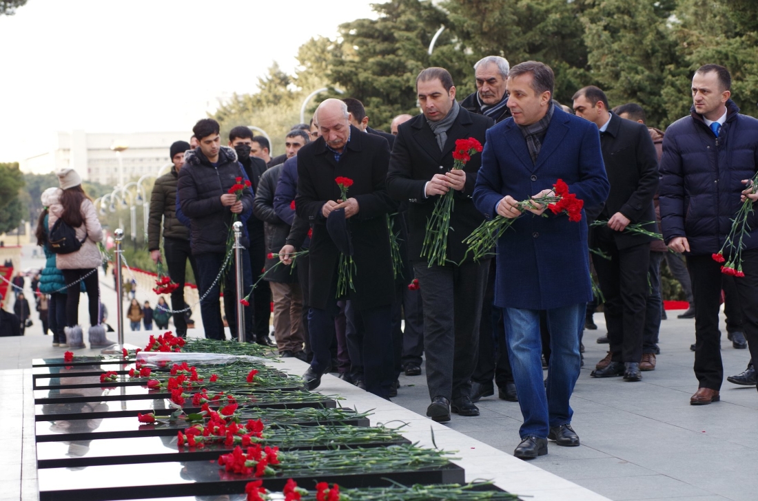 FAB Şirkətlər Qrupunun rəhbər heyəti və bir qrup əməkdaşı Şəhidlər xiyabanını ziyarət edib