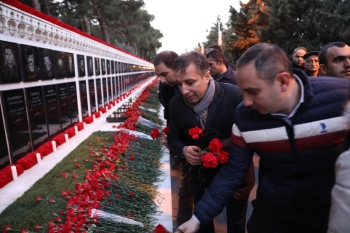 “FAB Boya”  kollektivi şəhidlər xiyabanını ziyarət edib