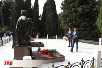 FAB ŞİRKƏTLƏR QRUPUNUN ƏMƏKDAŞLARI FƏXRİ XİYABANI ZİYARƏT EDİBLƏR